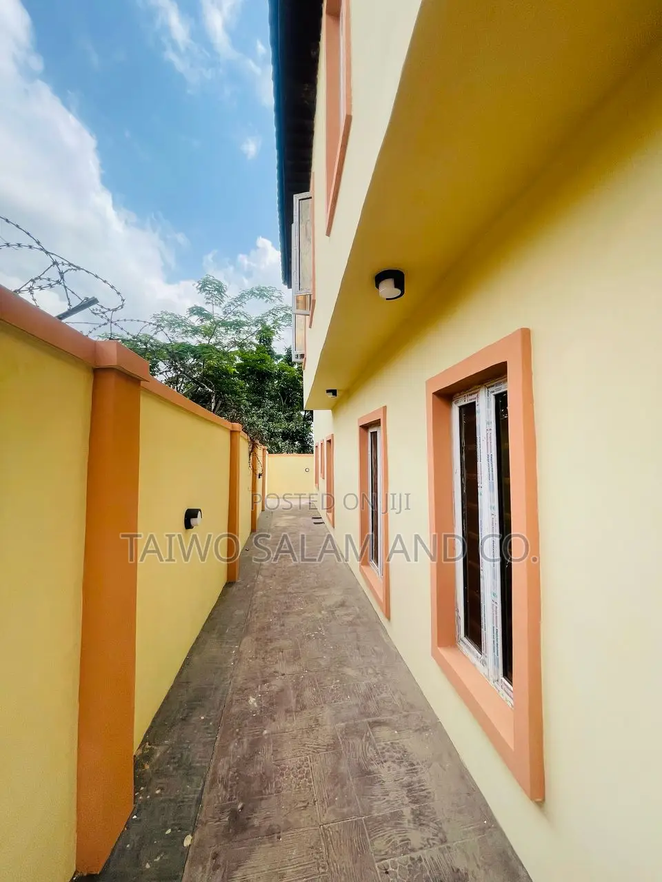 5bdrm Duplex in Akobo for sale