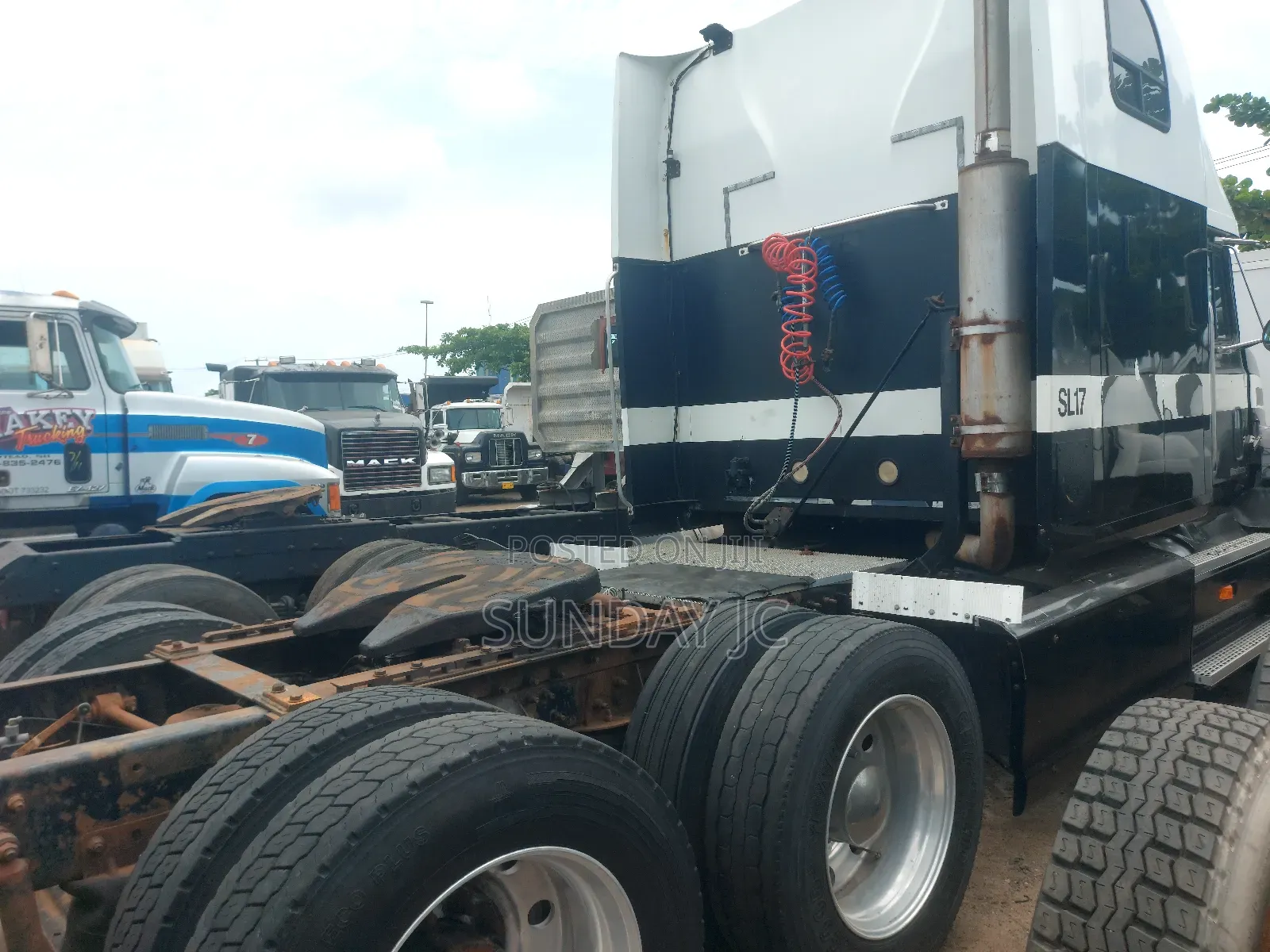 Double Cabin Ch Mack Ten Tyres Head Truck Superb Rotor Engi