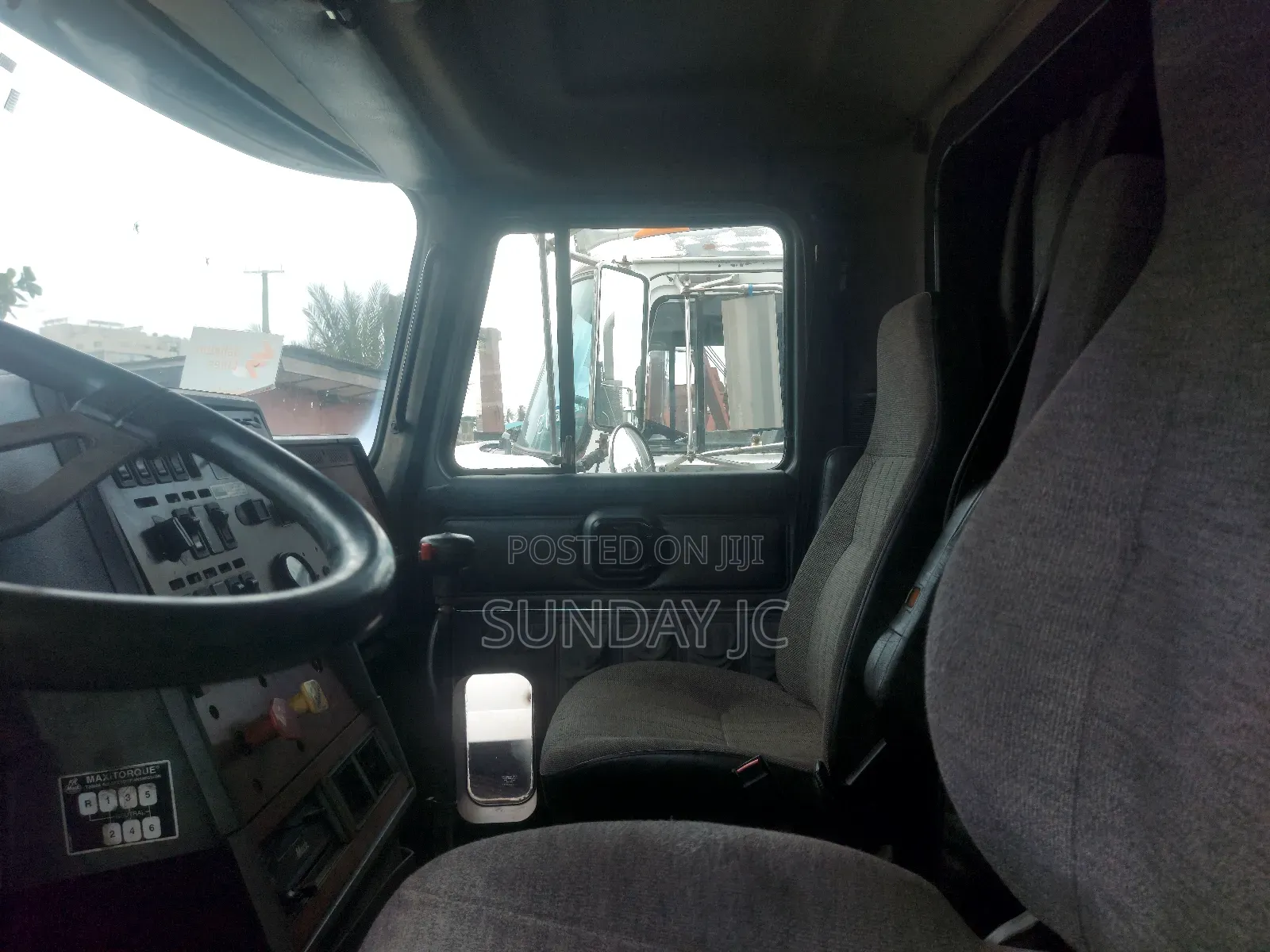 Double Cabin Ch Mack Ten Tyres Head Truck Superb Rotor Engi
