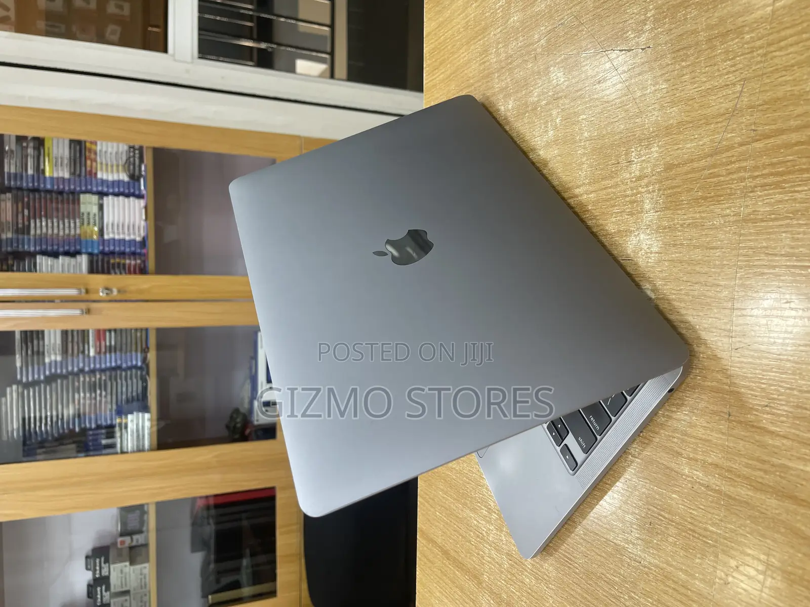 Laptop Apple MacBook Pro 2022 M2 8GB Apple M2 SSD 256GB