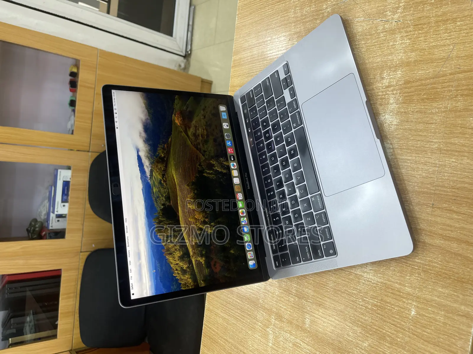 Laptop Apple MacBook Pro 2022 M2 8GB Apple M2 SSD 256GB