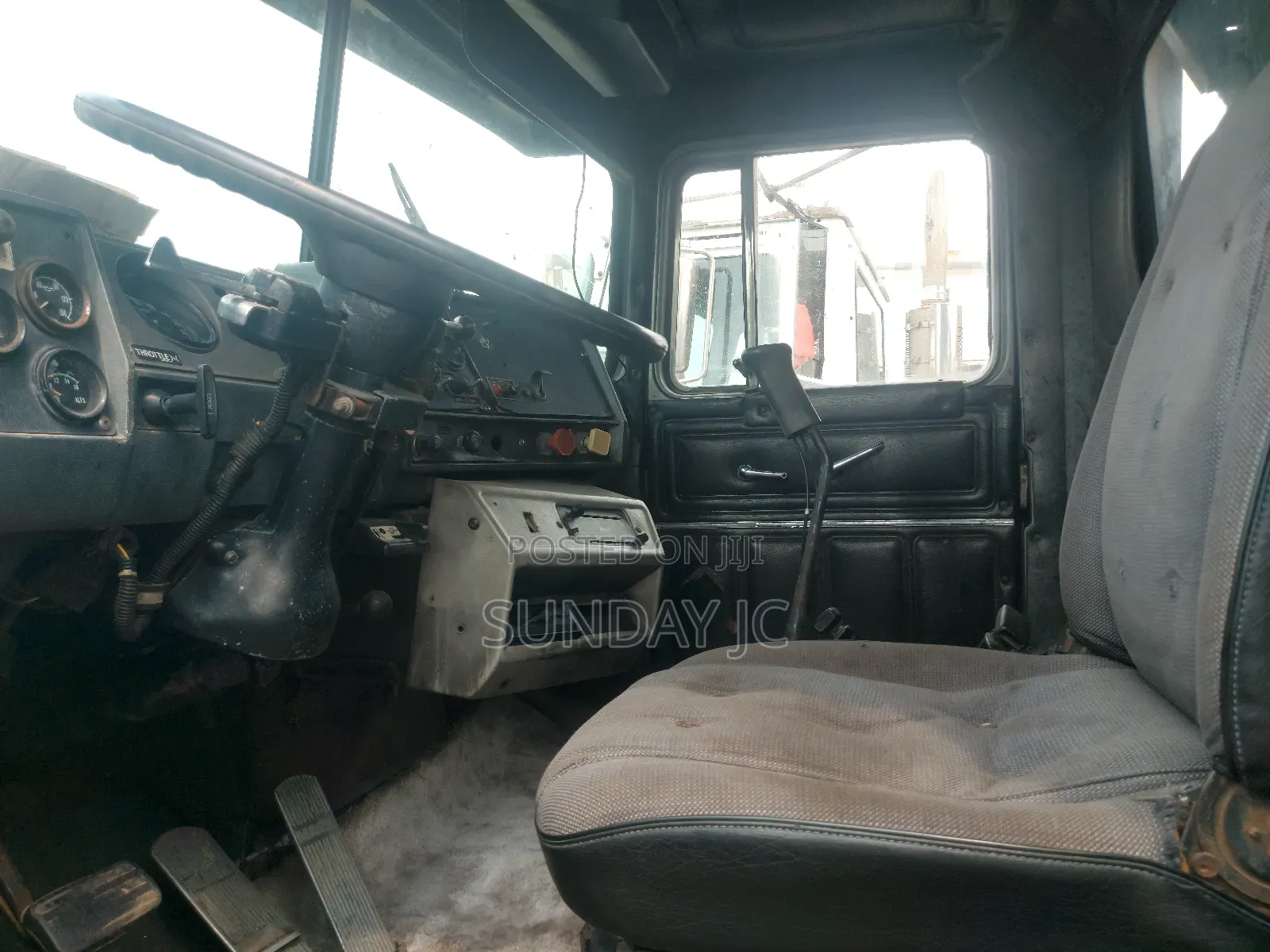 Tokunbo 24valve R Model Mack Ten Tyres Dump Truck Superb Eg