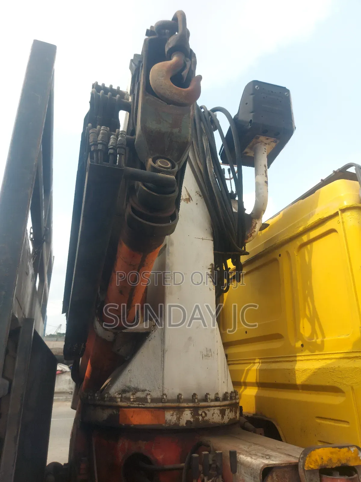 12tons Self Loader Hiab Iveco Eight Tyres Truck Superb Engin