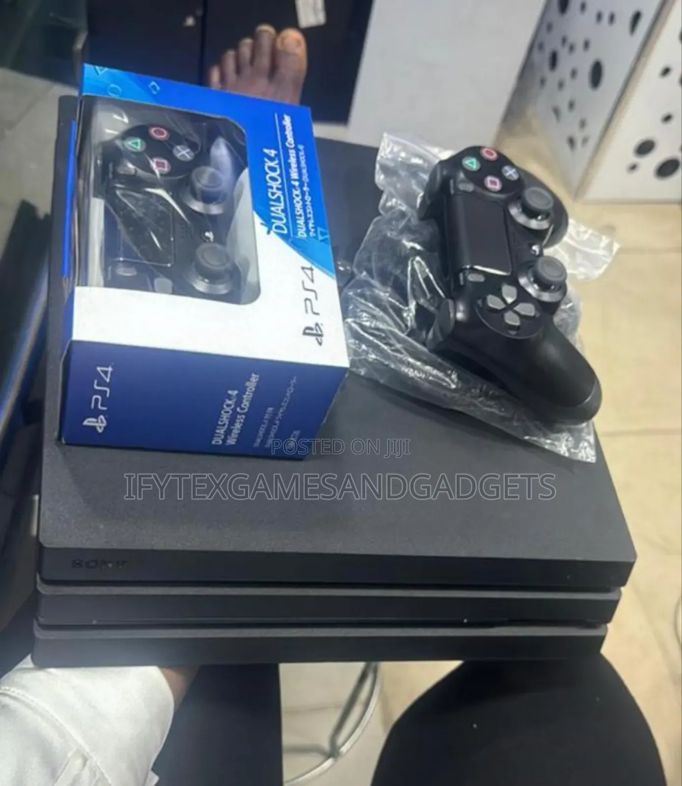Ps 4 Pro 1tb With 2 Pads and 12 Games and Accessories