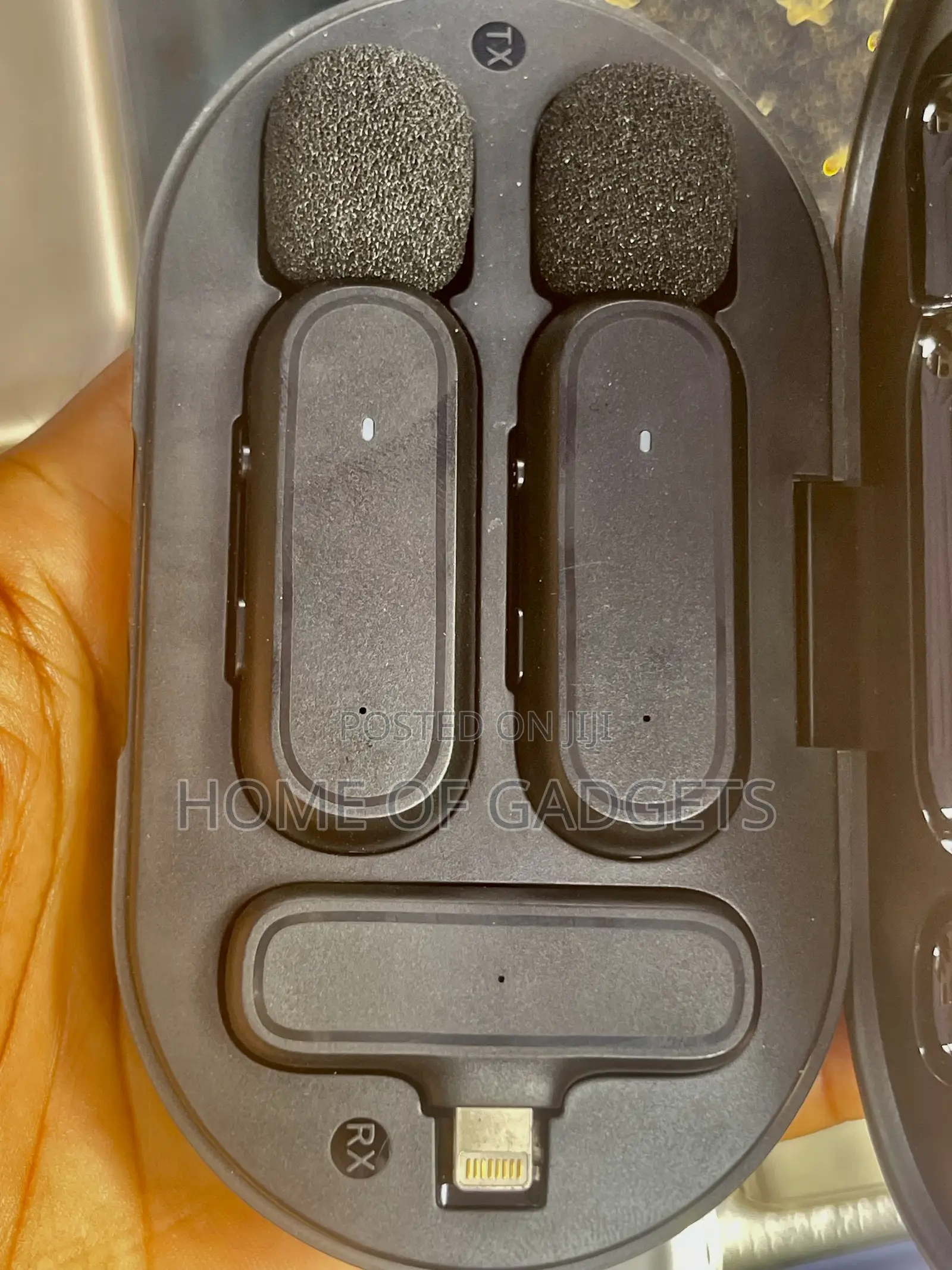 Rechargeable Wireless Mic for iPhone With Charging Case