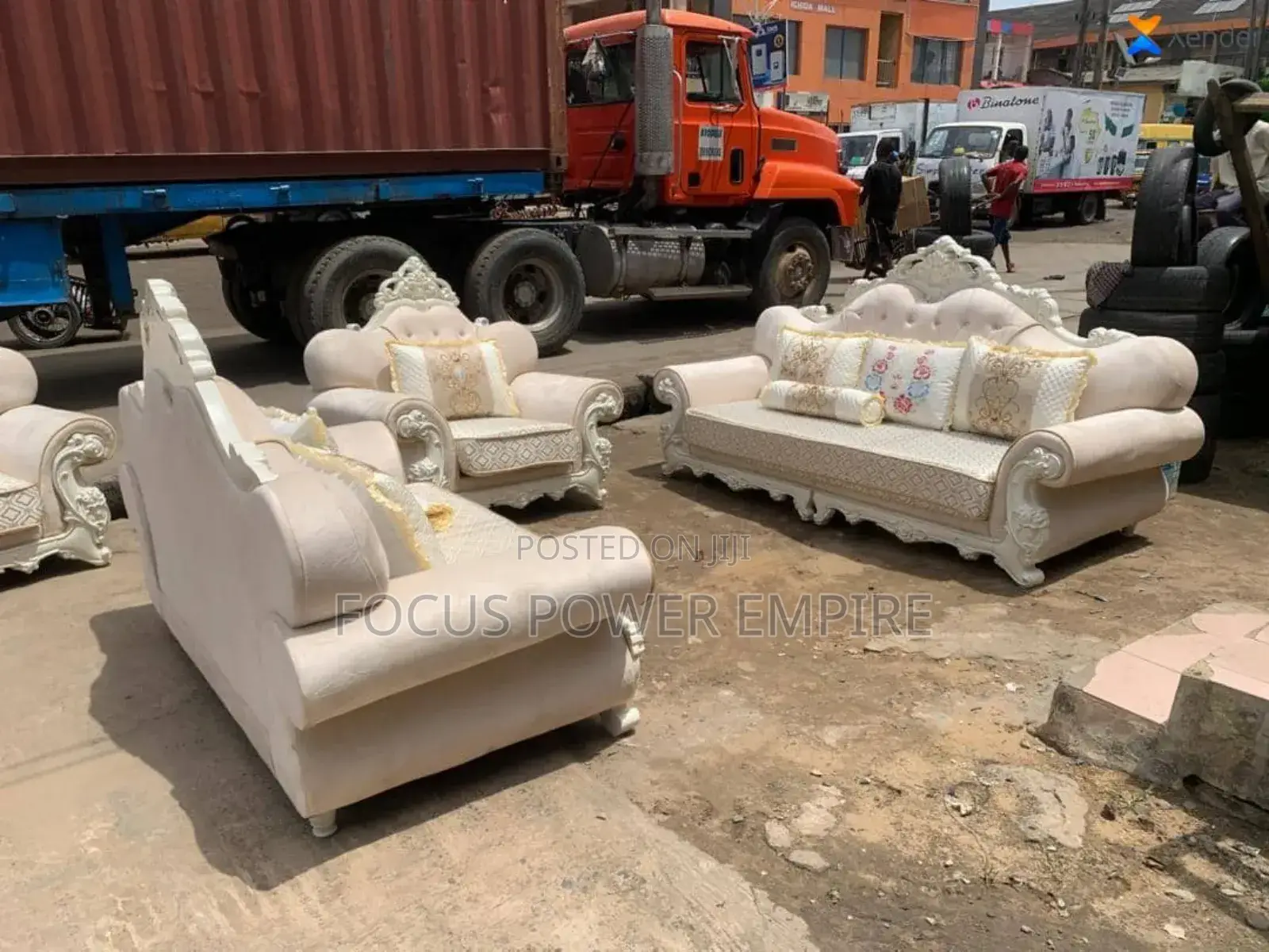 Original Complete Family Chairs Can With Gold Standard