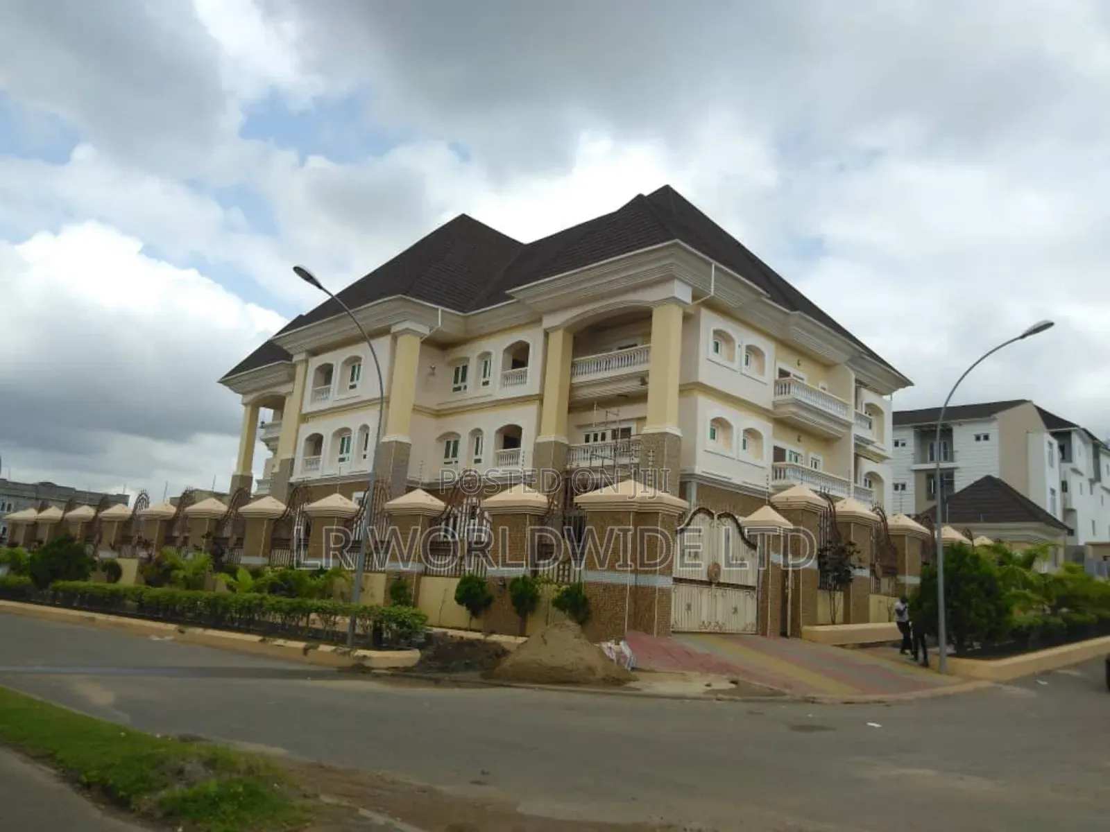 Furnished 20bdrm Mansion in Guzape District for sale
