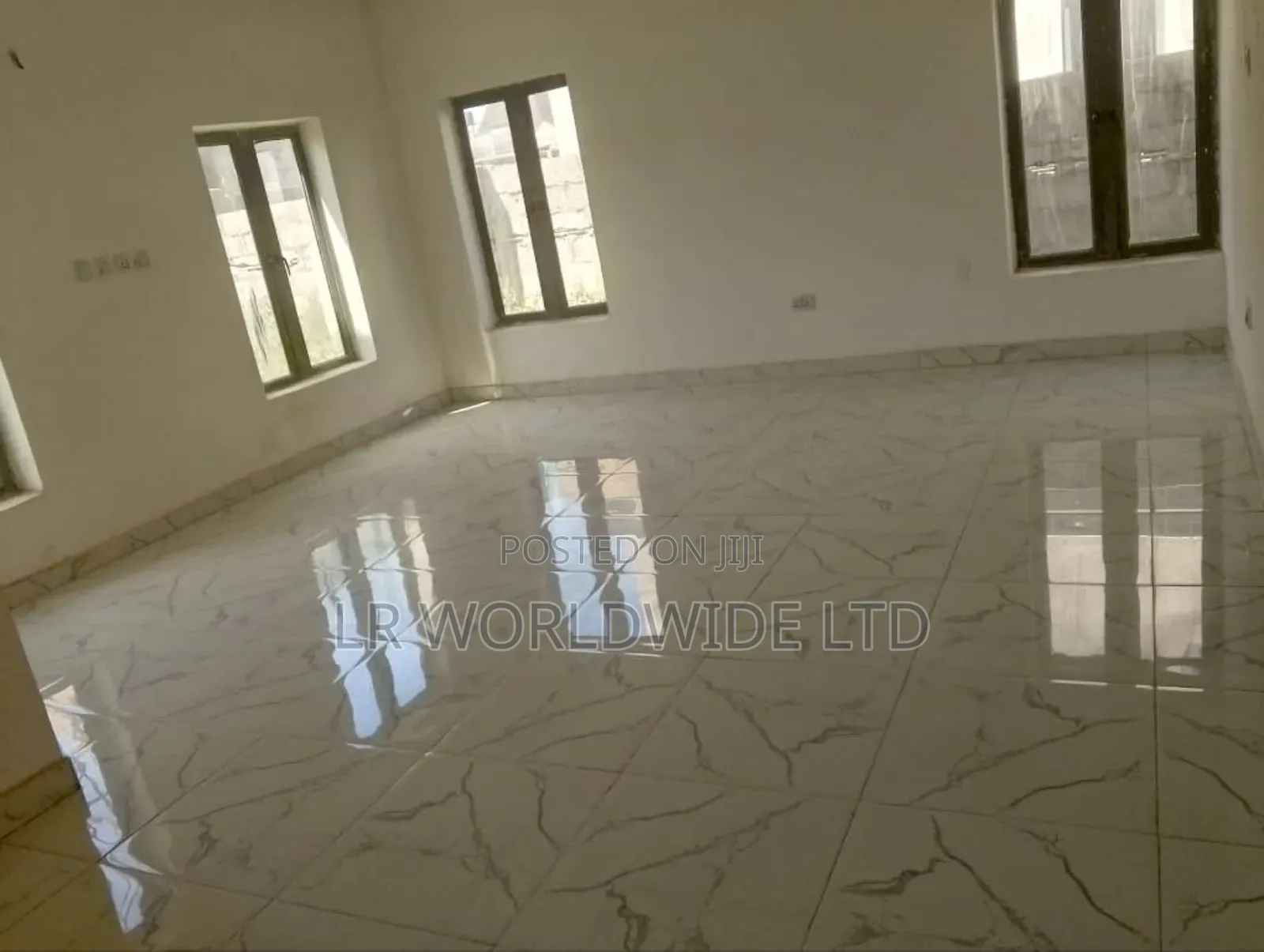 4bdrm Mansion in Lugbe District for sale