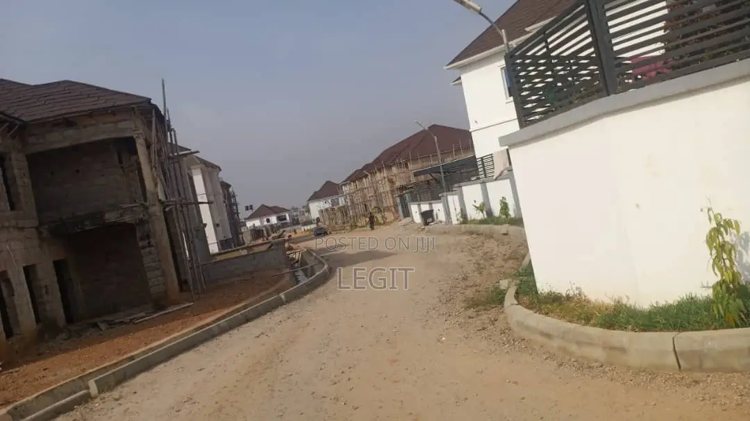 4bdrm Duplex in Central Business District for sale
