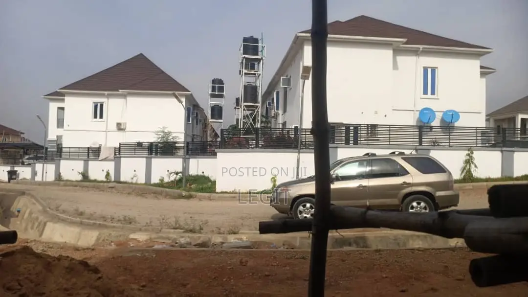 4bdrm Duplex in Central Business District for sale