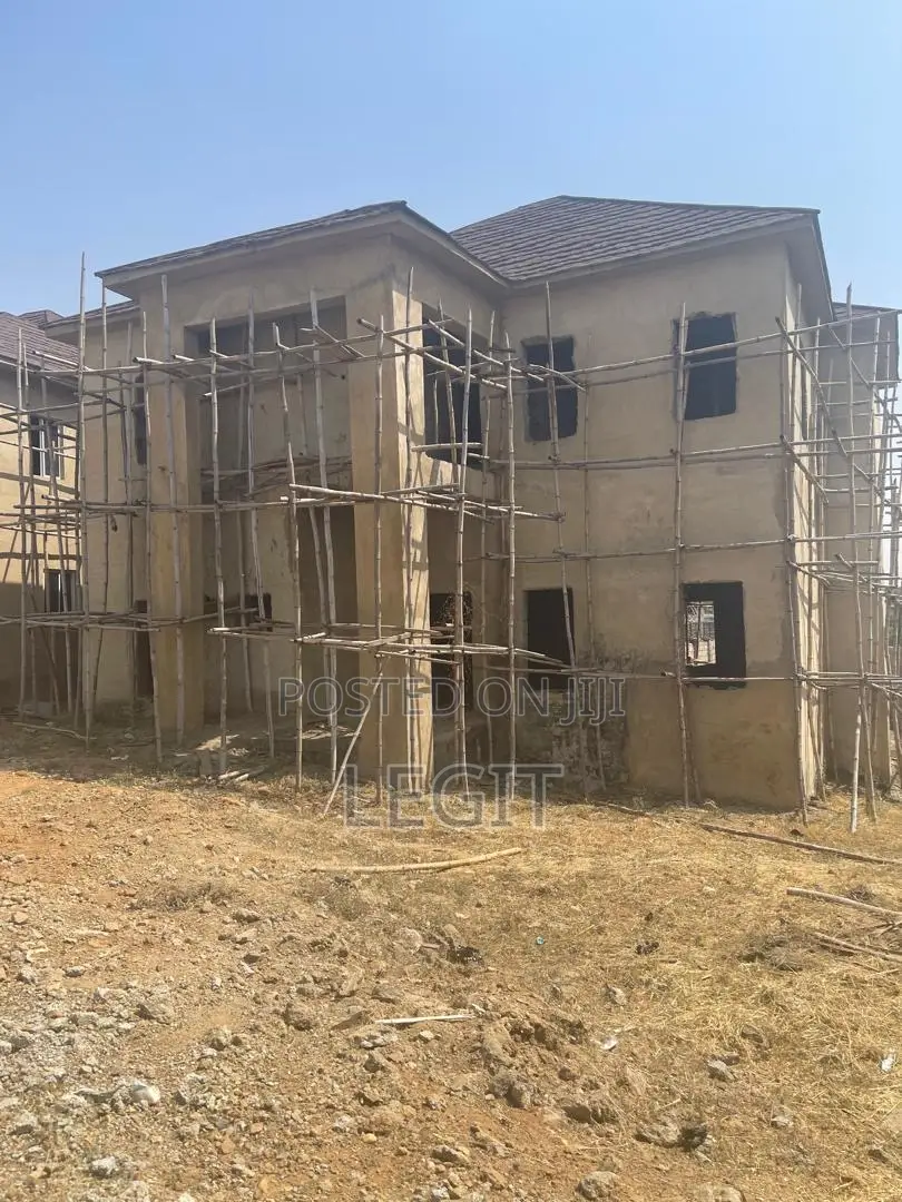 4bdrm Duplex in Central Business District for sale