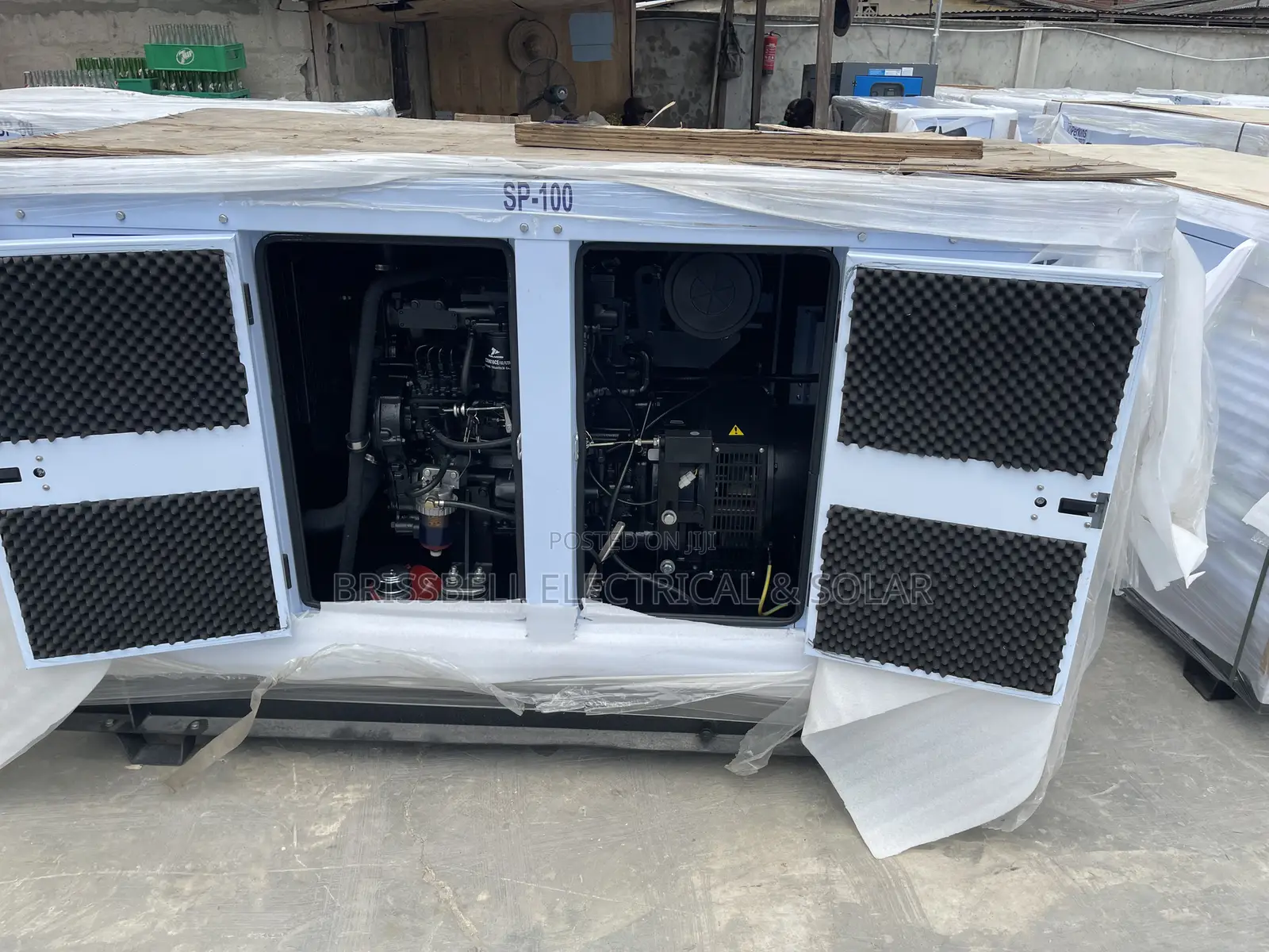 Superb England Perkins Soundproof Diesel Generator 100kva