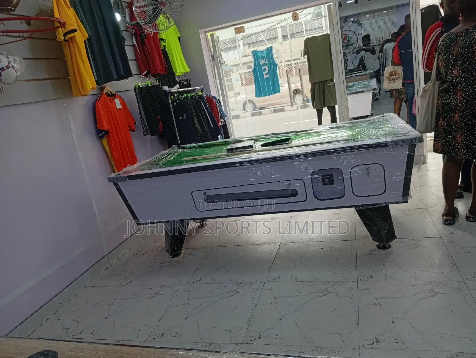 Marble and Coin Snooker With Accessories