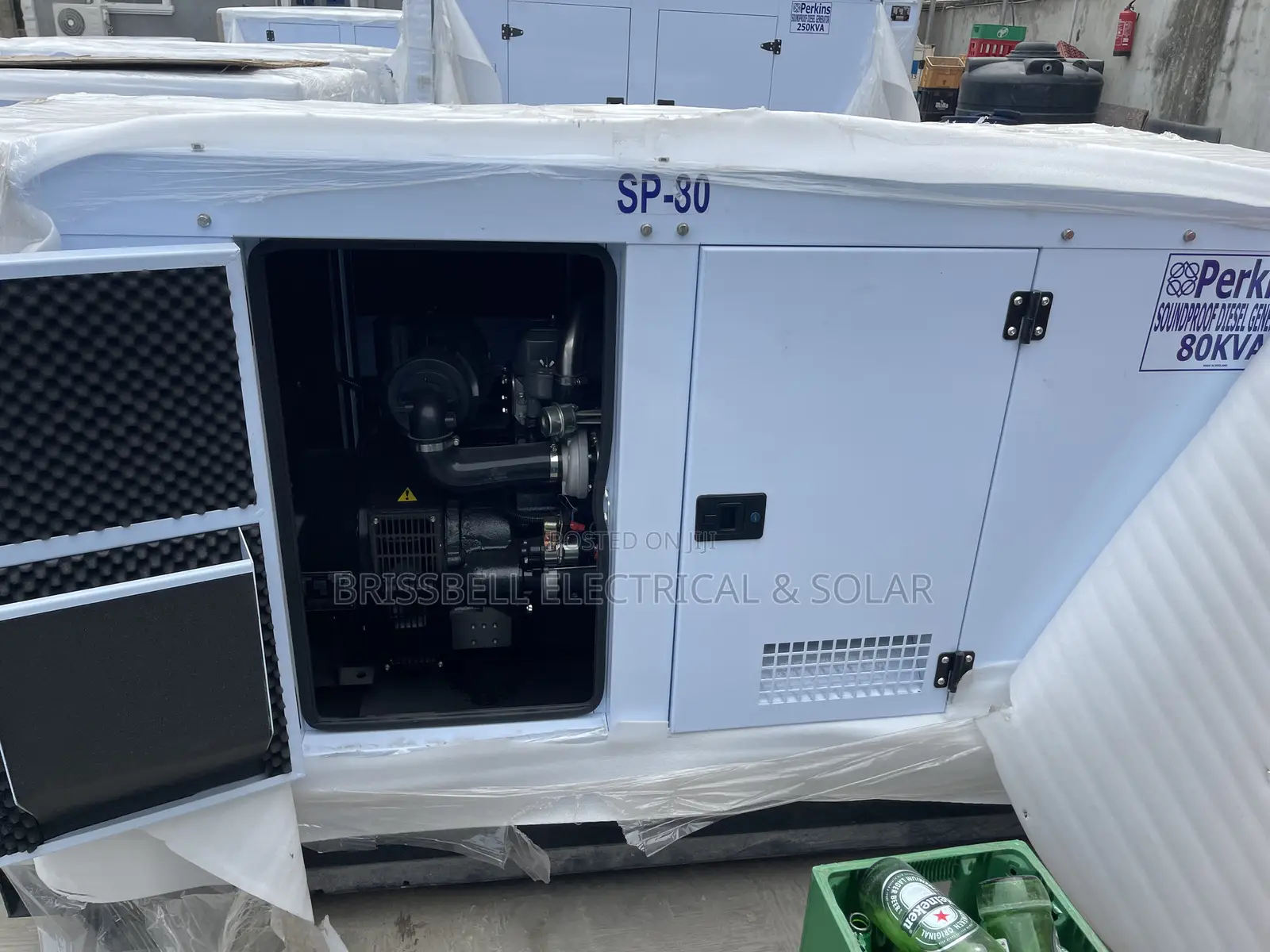 Superb England Perkins Soundproof Diesel Generator 30kva