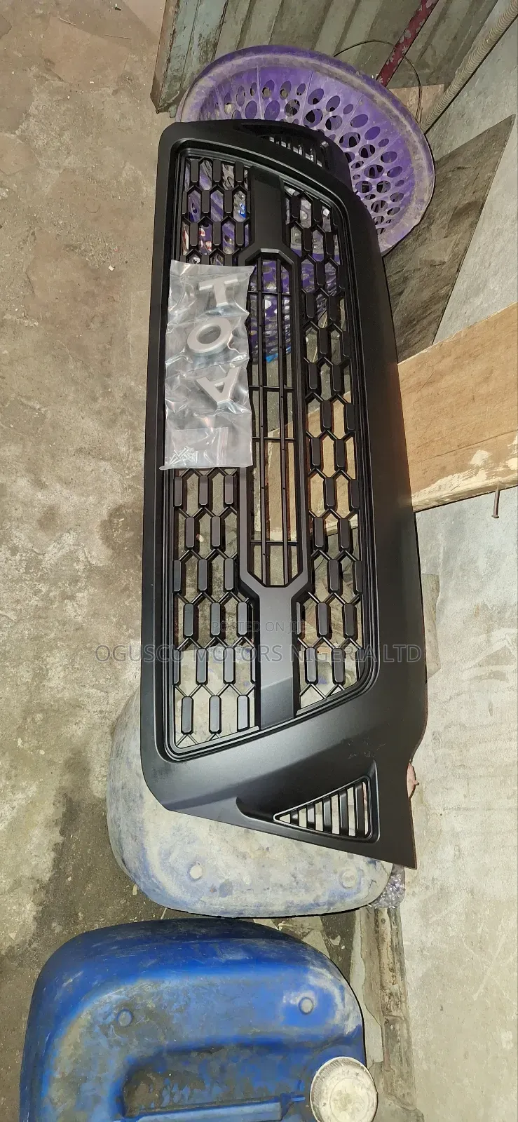 Front Grille Tacoma 2005-2008 With Toyota Logo