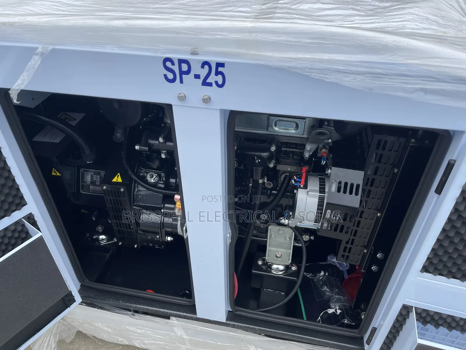 Superb England Perkins Soundproof Diesel Generator 25kva