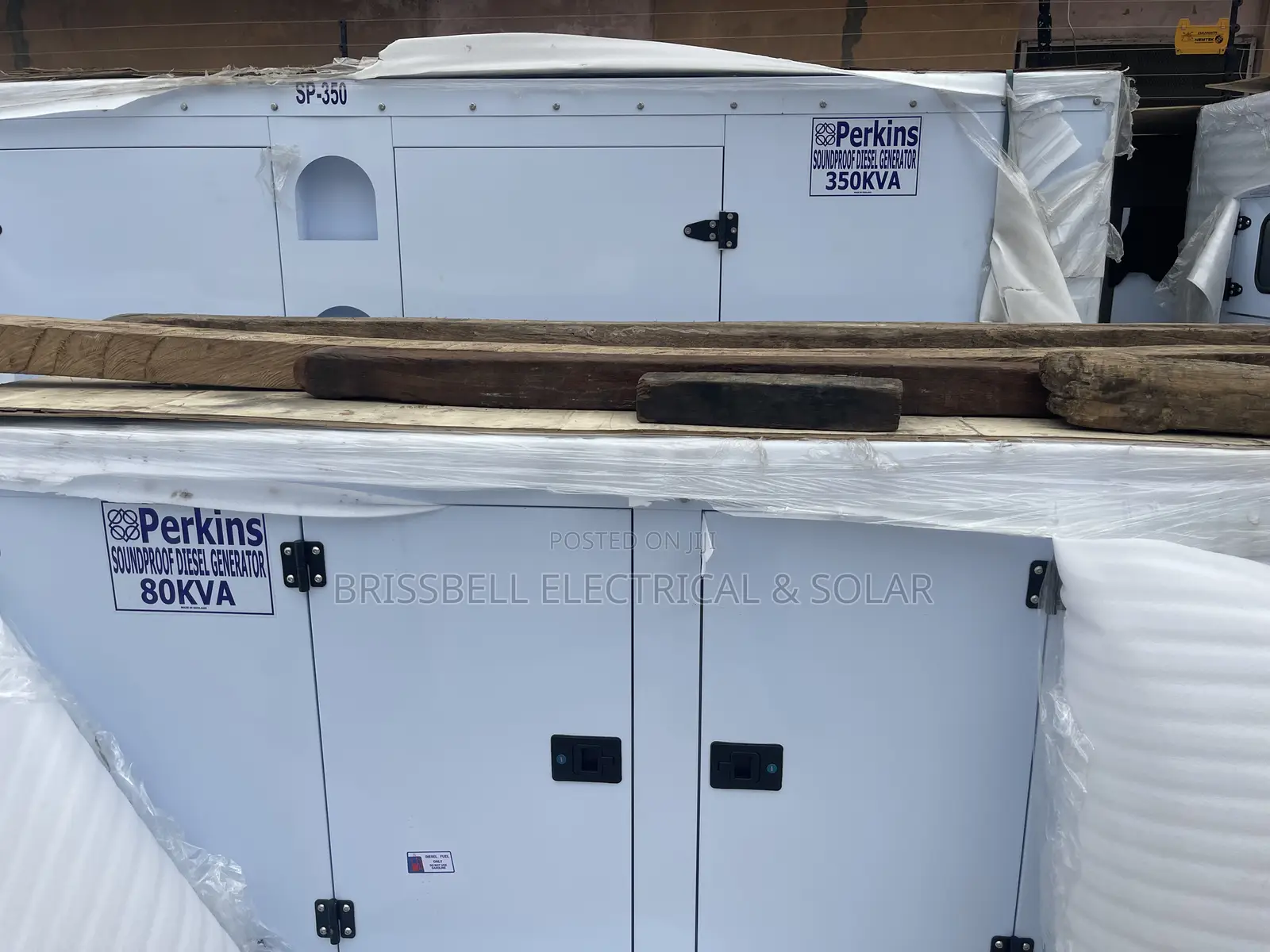 Superb England Perkins Soundproof Diesel Generator 350kva