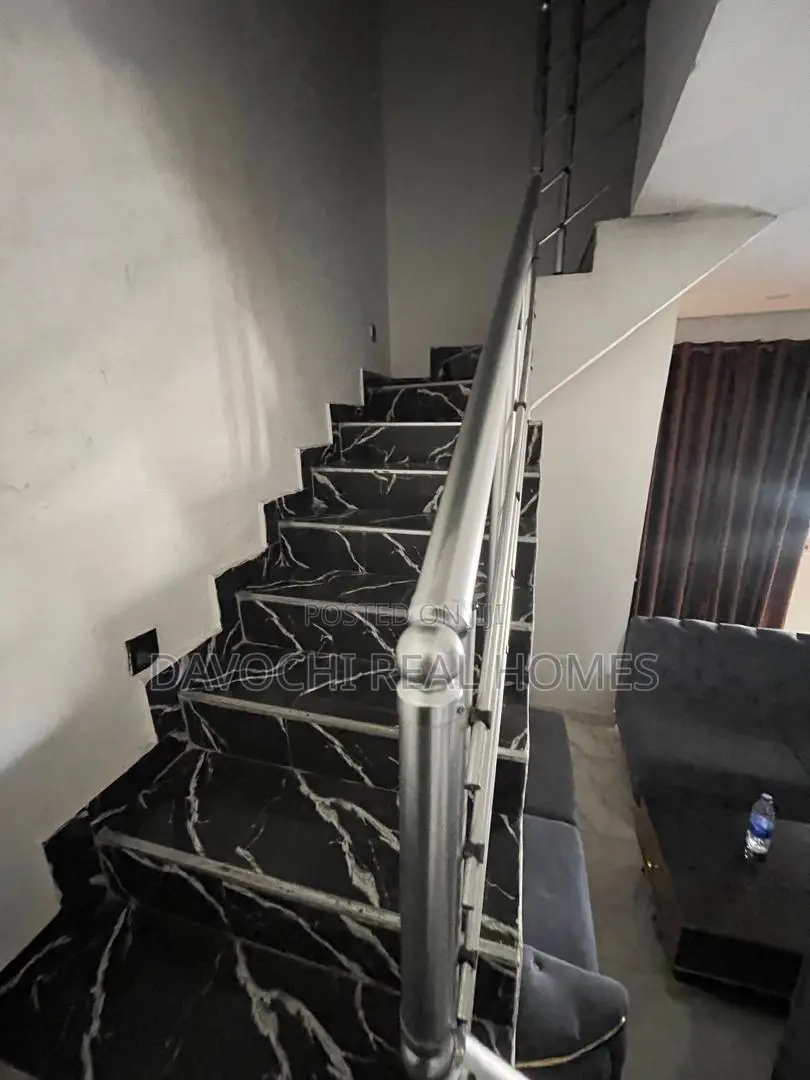3bdrm Apartment in Ikota, Lekki for sale