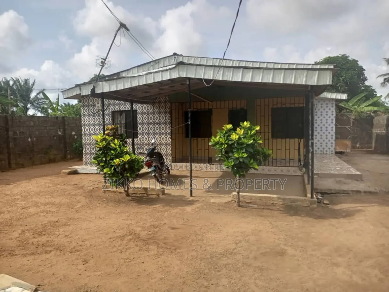 3bedroom Bungalow +2shops Fo