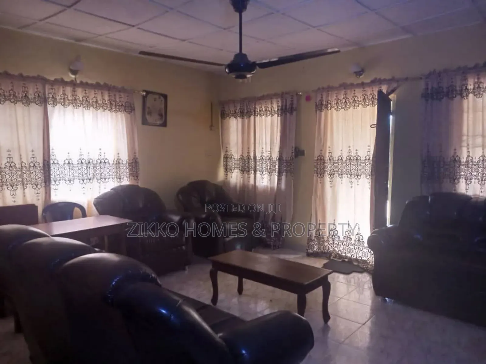 3bedroom Bungalow +2shops Fo