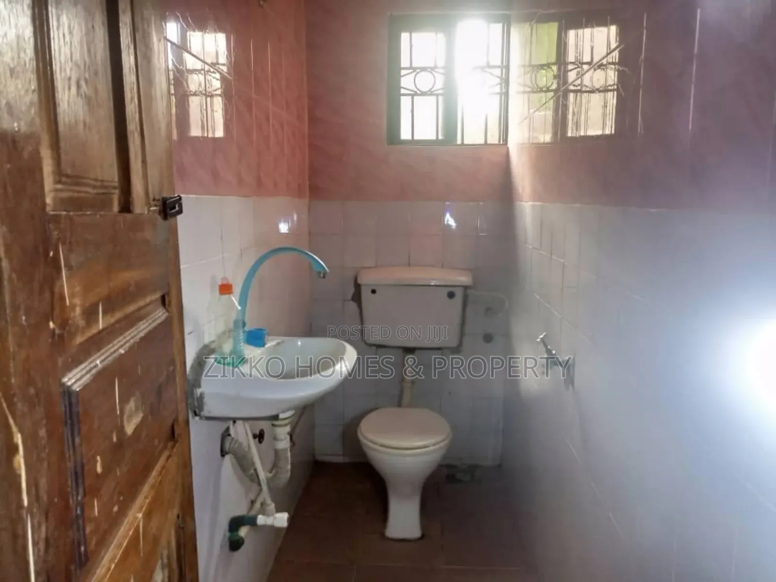 3bedroom Bungalow +2shops Fo