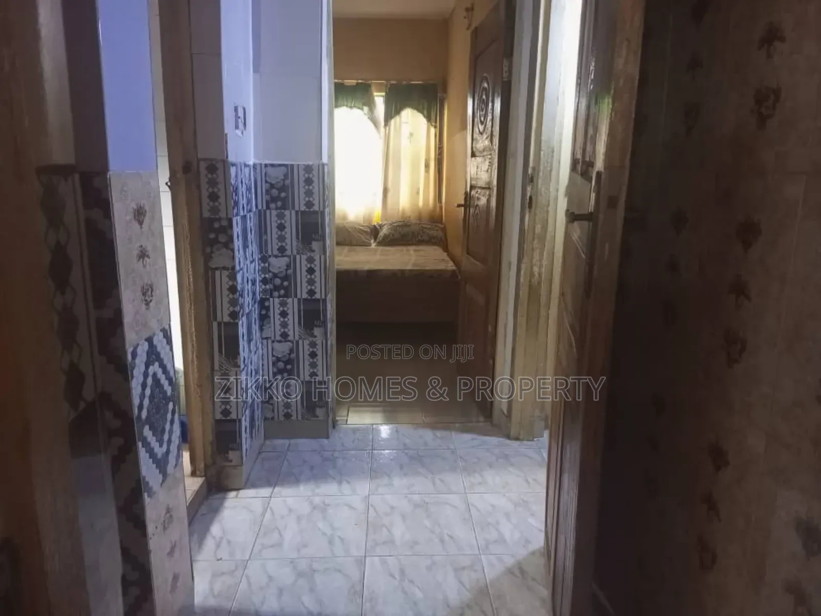 3bedroom Bungalow +2shops Fo