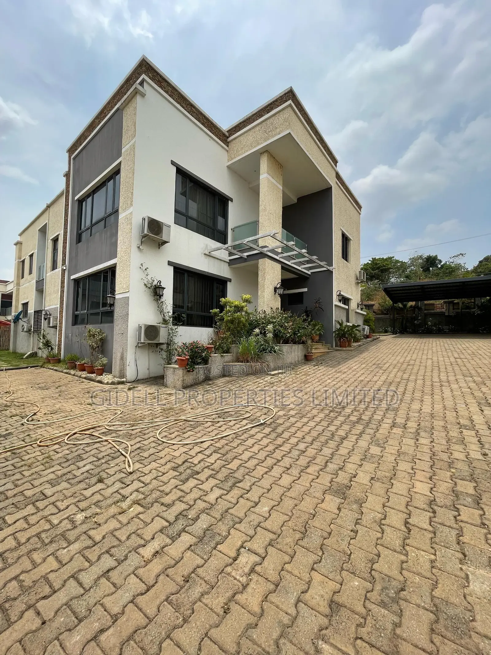 6bdrm Duplex in Life Camp for rent