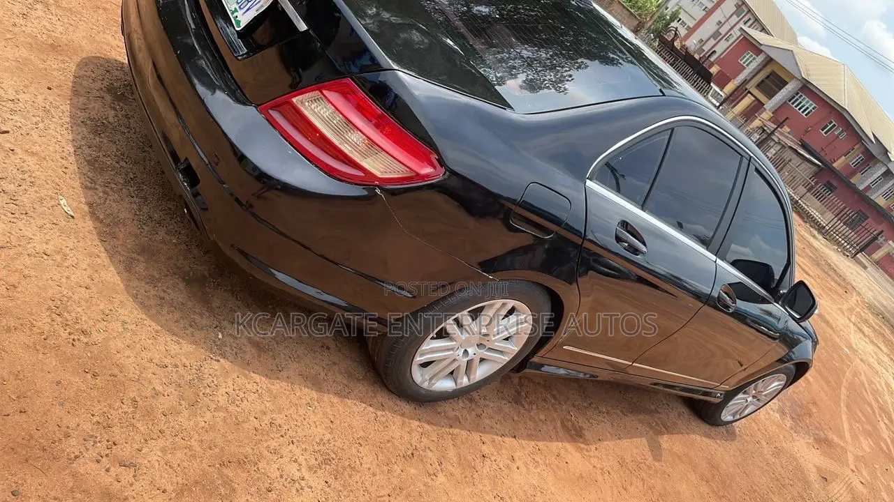 Mercedes-Benz C300 Luxury Sedan AWD (3.0L 6cyl 7A) 2008 Black