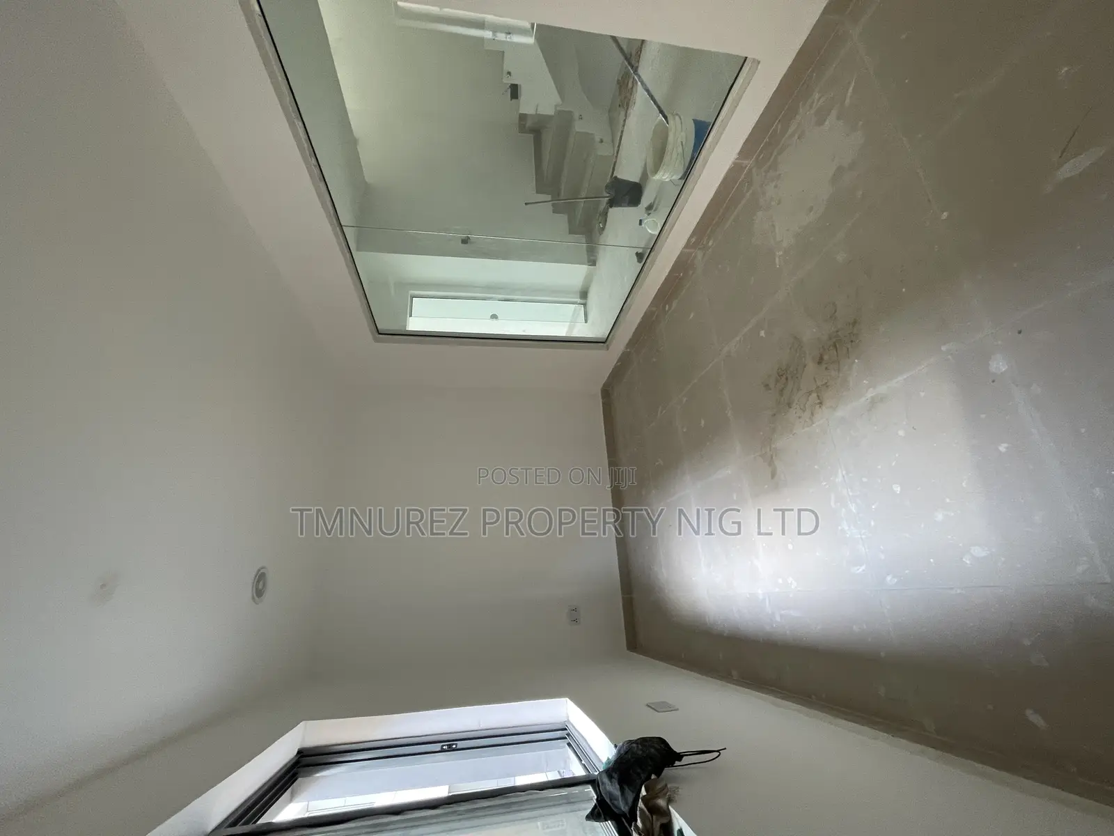Shop for Rent at Lekki Phase1