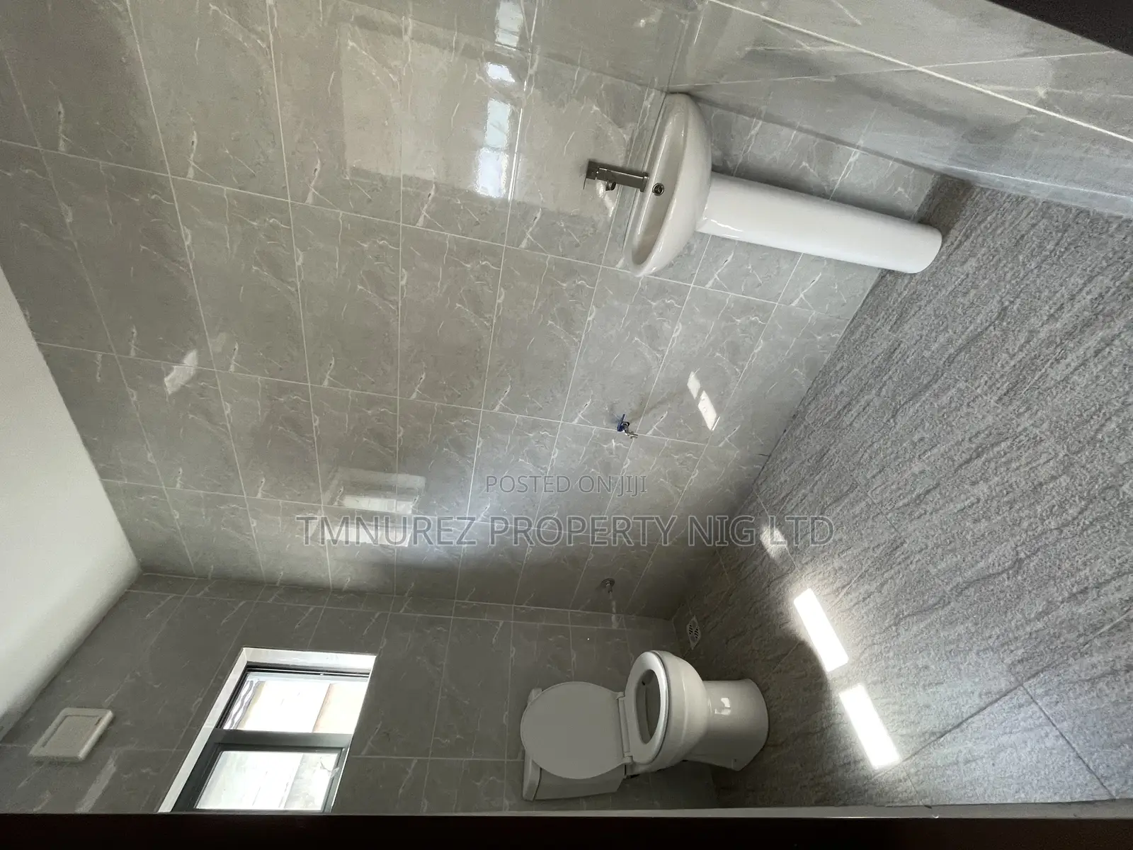 Shop for Rent at Lekki Phase1
