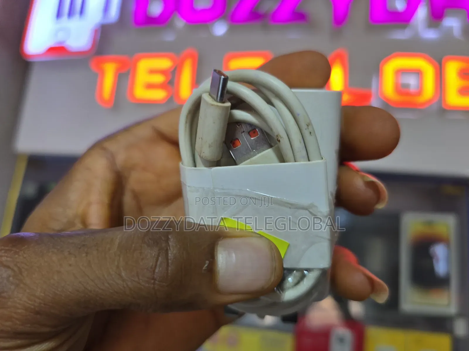 Vivo 15w Followcome V1530lobo-Uk Adapter and Cable