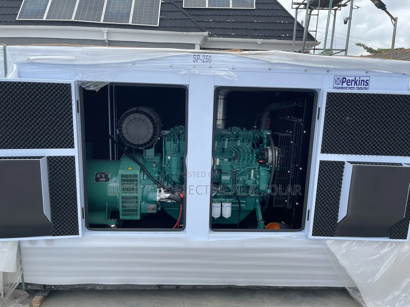 Silent England Perkins Soundproof Diesel Generator 250kva
