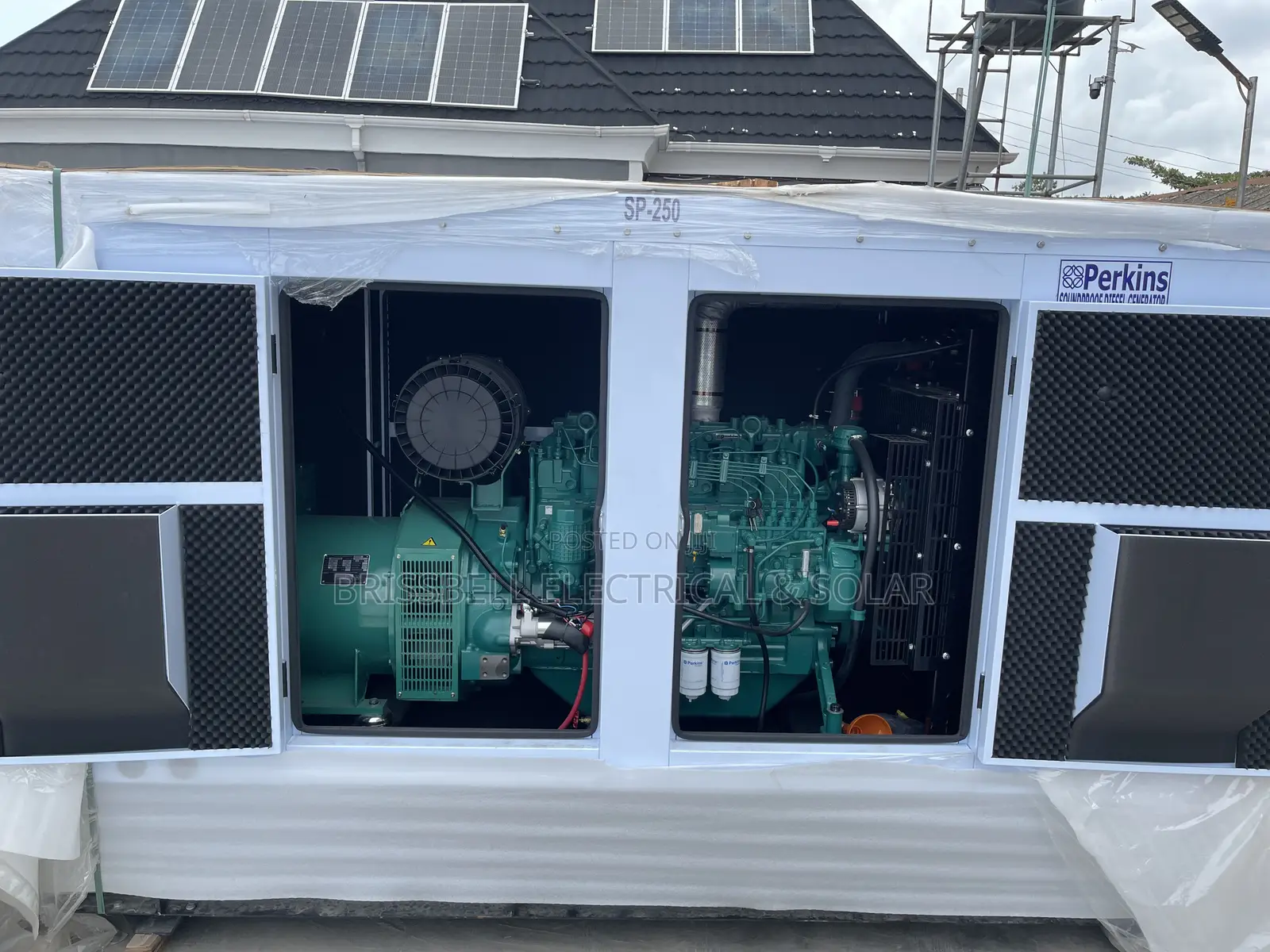 Silent England Perkins Soundproof Diesel Generator 250kva