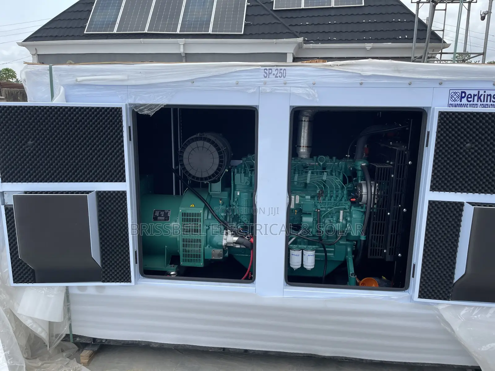 Genuine England Perkins Soundproof Diesel Generator 250kva
