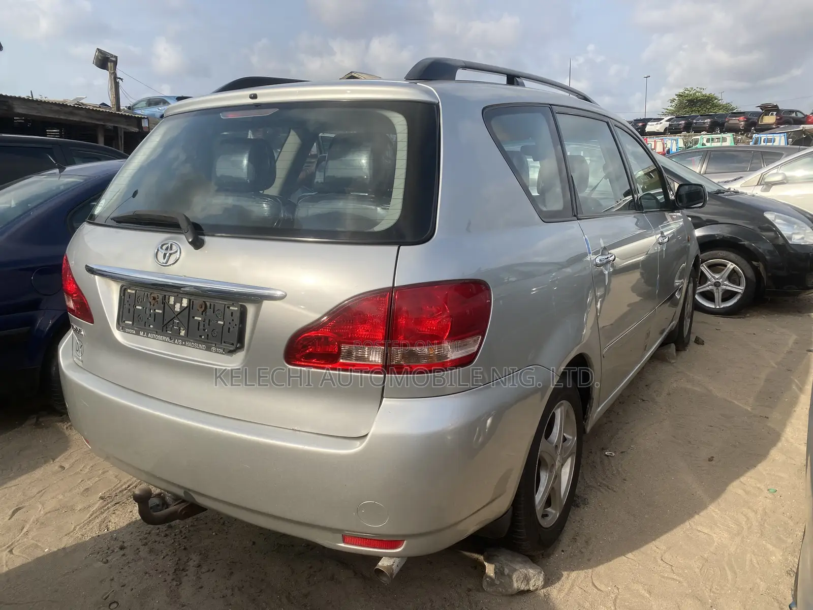 Toyota Avensis Verso 2.0 Petrol 2006 Silver