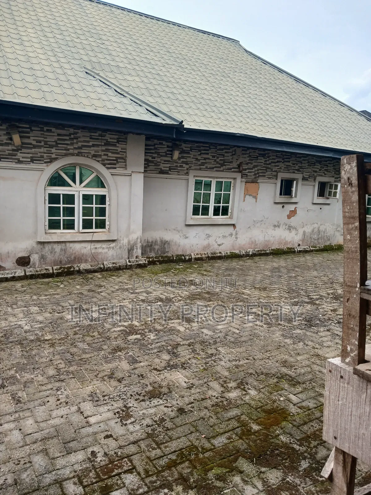 3bdrm Block of Flats in Evbuku, Benin City for sale