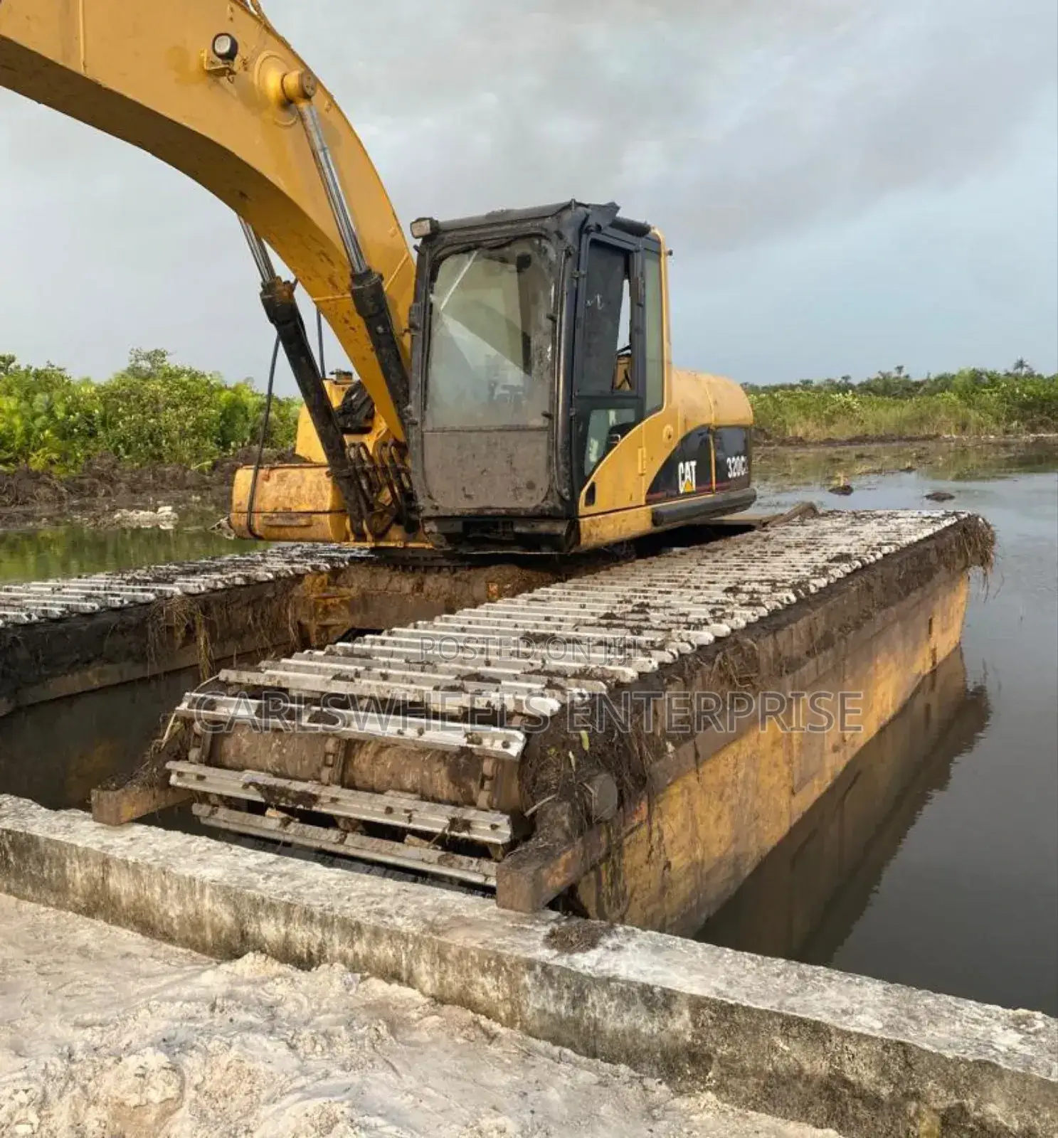 Tokunbo Grade 320cl Caterpillar Swambuggy.