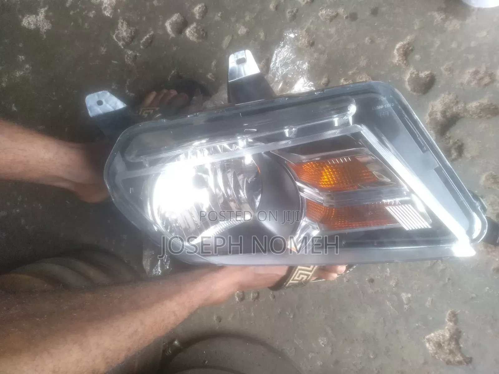 2010 Ford Mustang Headlight