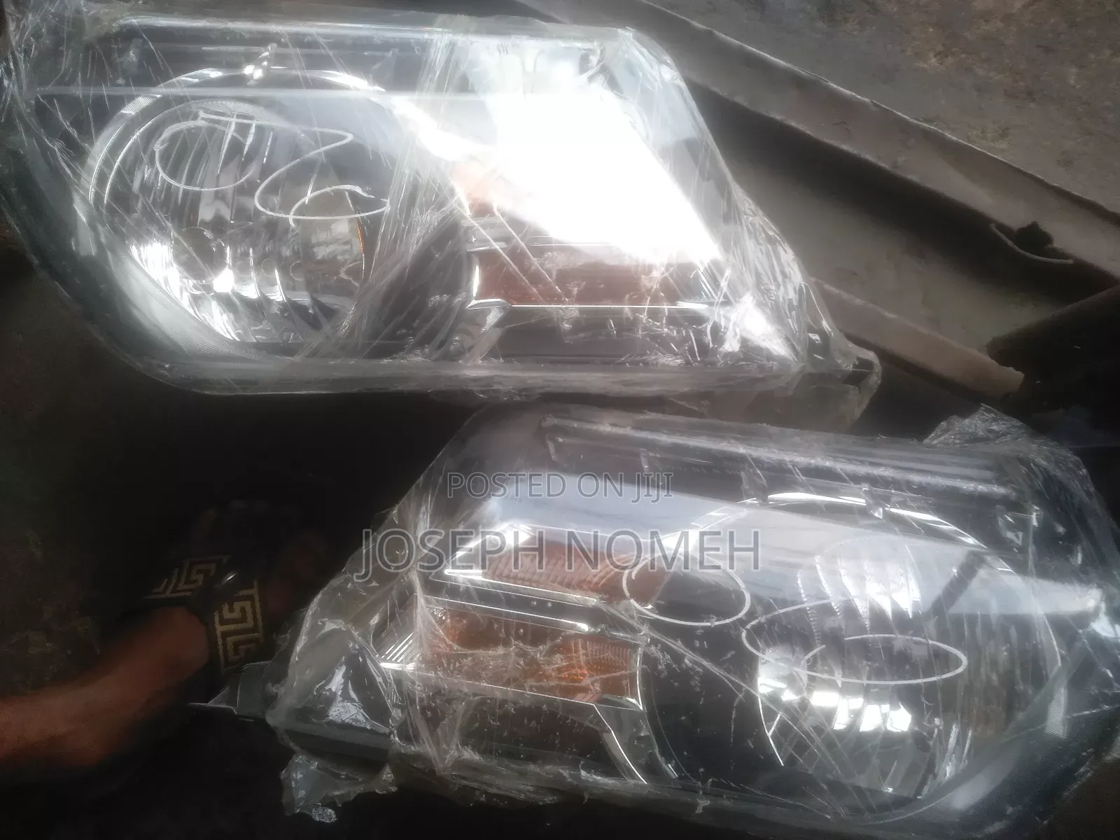 2010 Ford Mustang Headlight