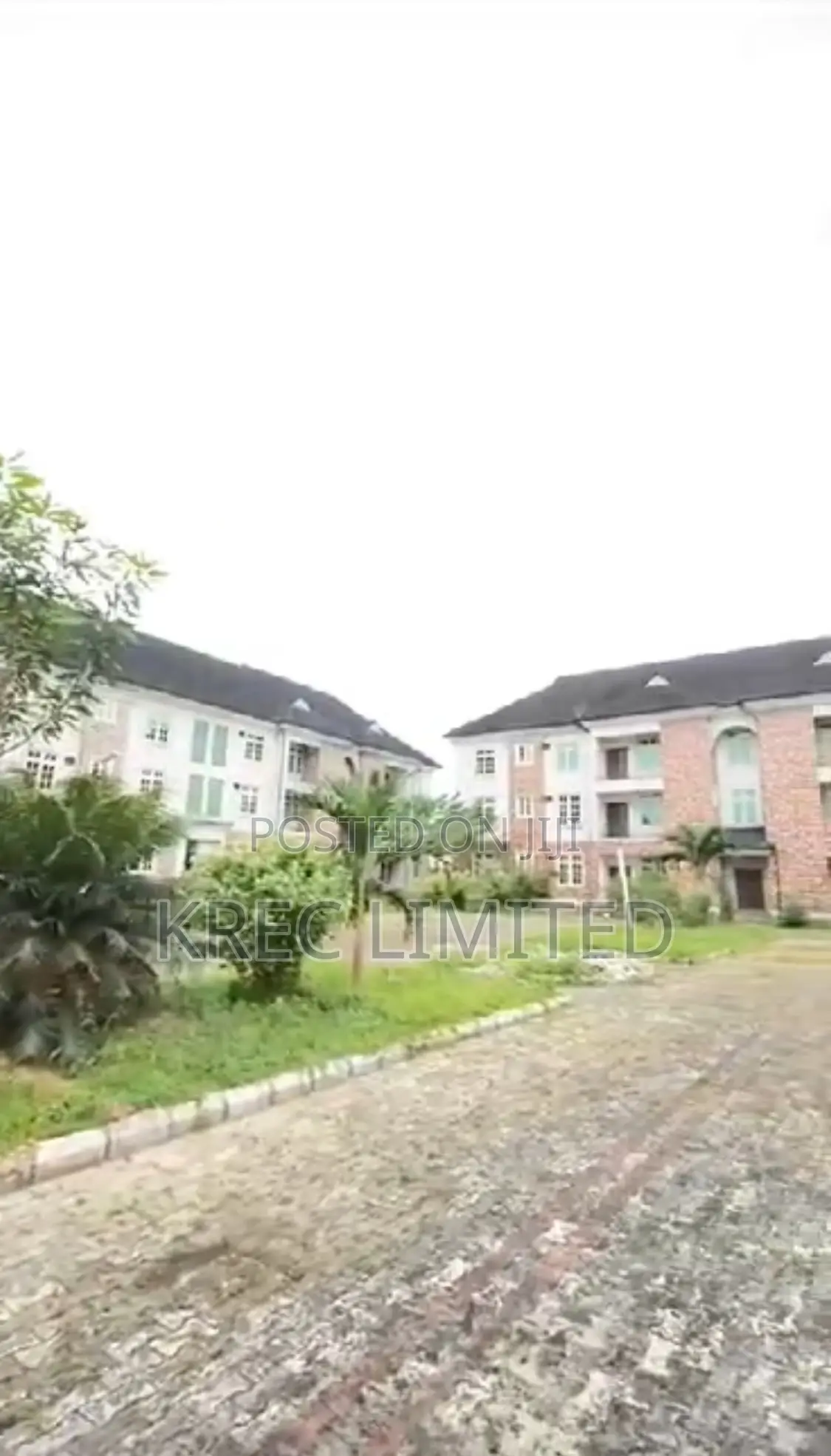 20bdrm Townhouse Terrace in Odili Road Port for sale