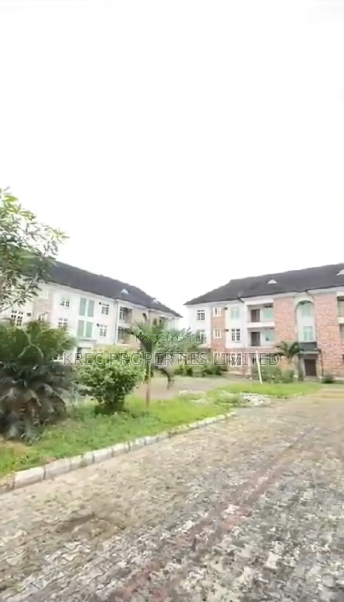20bdrm Townhouse Terrace in Odili Road Port for sale