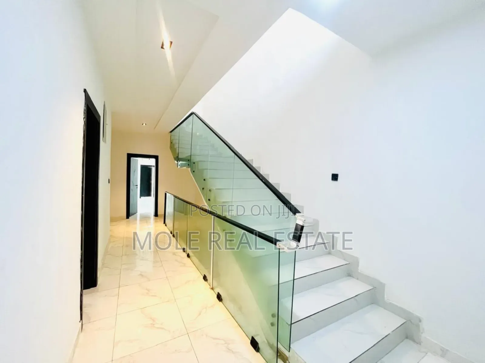 Luxery 5 Bedroom Detatched Monastery Road Ajah