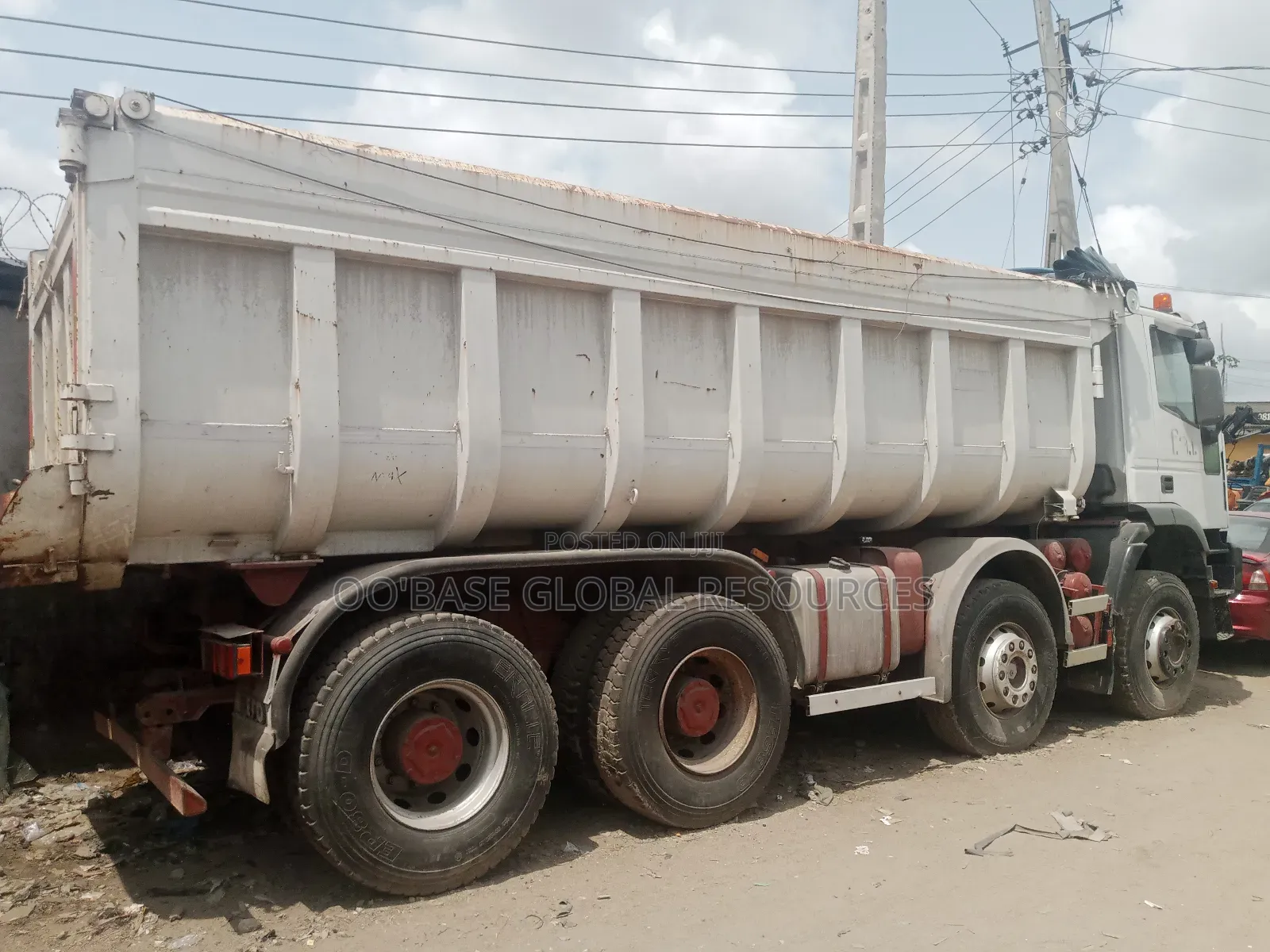 30tons Iveco 12tires Tipper