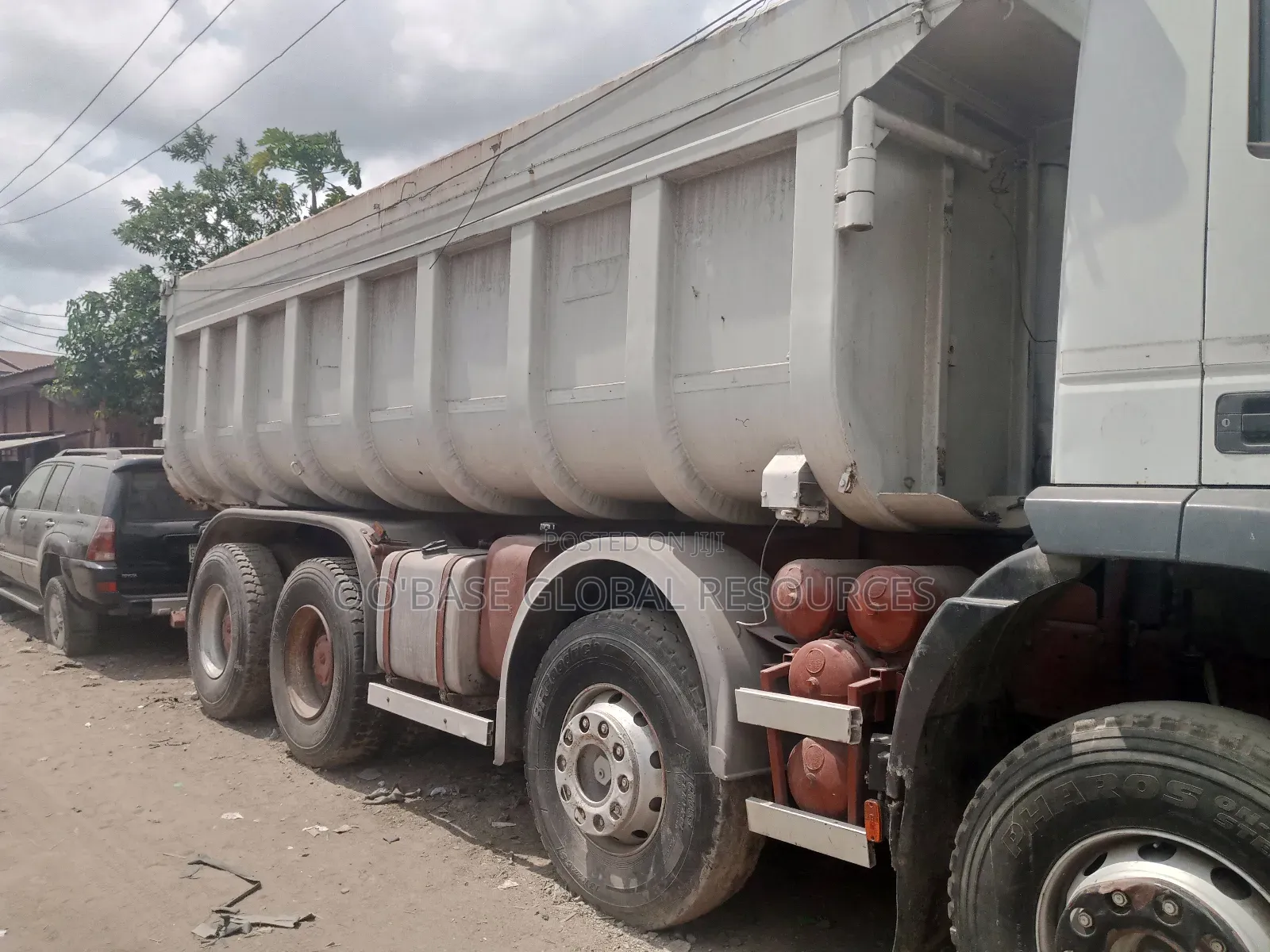 30tons Iveco 12tires Tipper