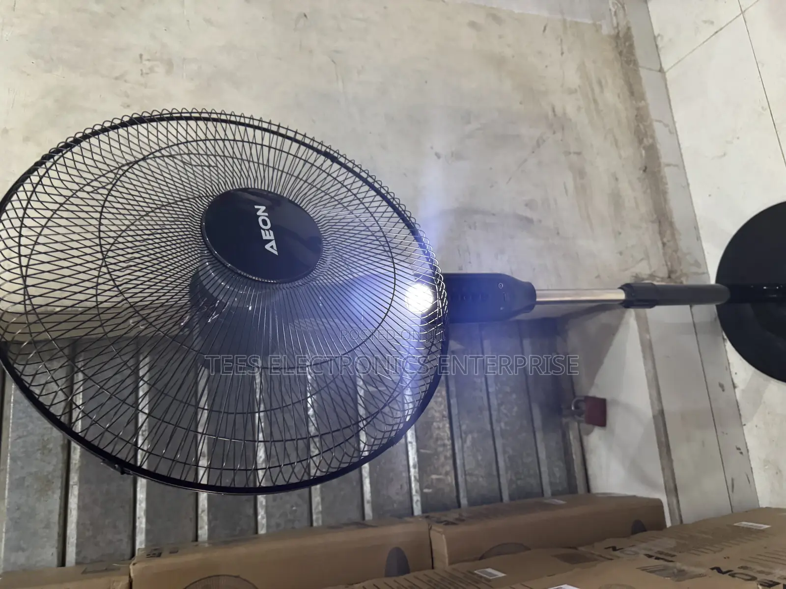 Aeon 18 Inches Rechargable Fan Ac / Dc