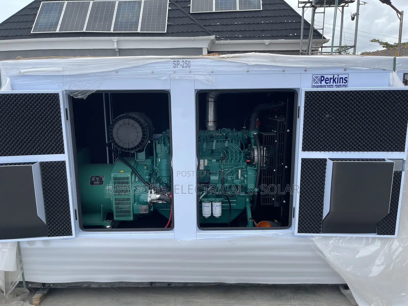 Excellent England Perkins Soundproof Diesel Generator 250kva