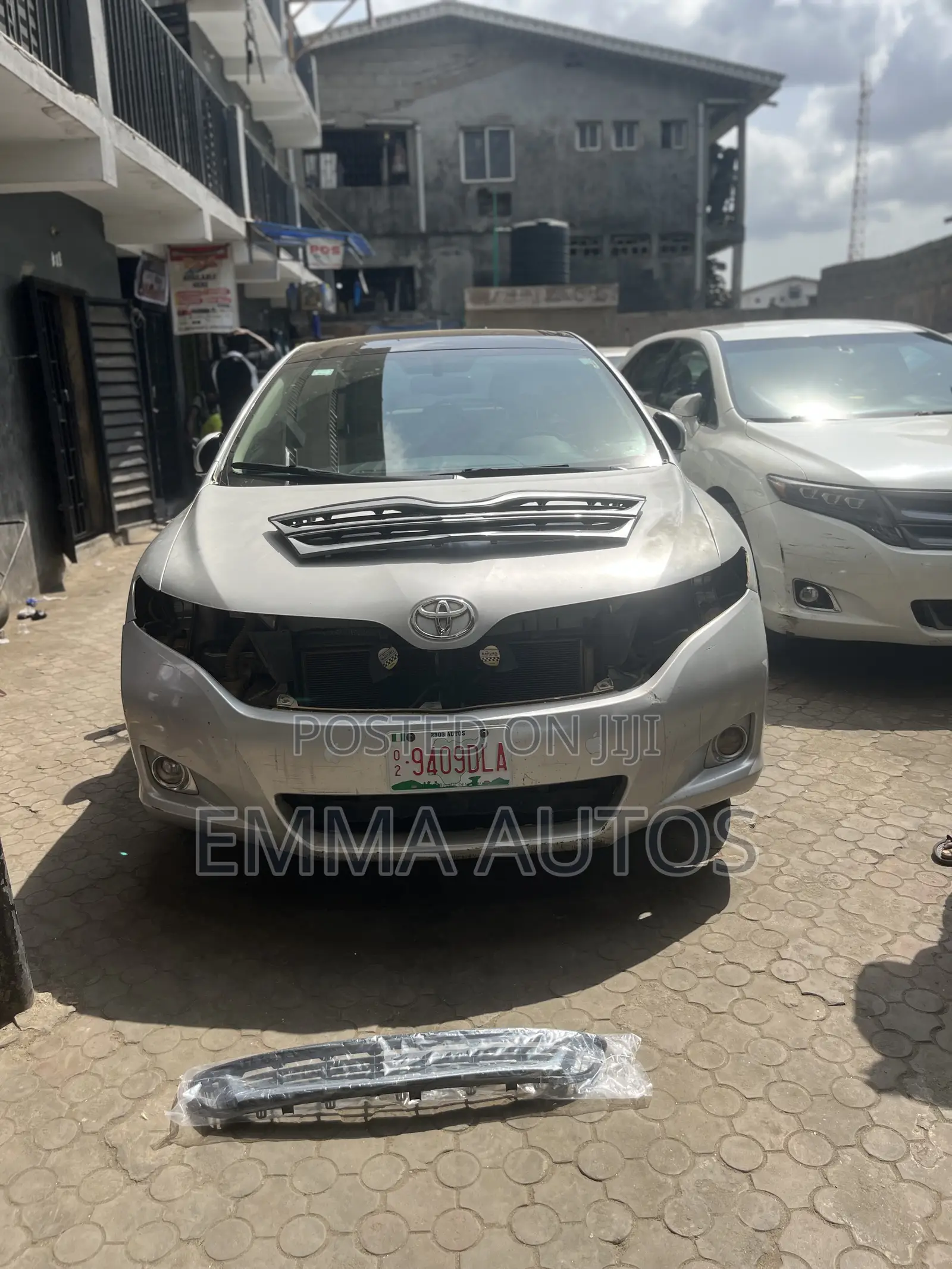 Venza 2015 Front and Down Grill Available Text or Call 