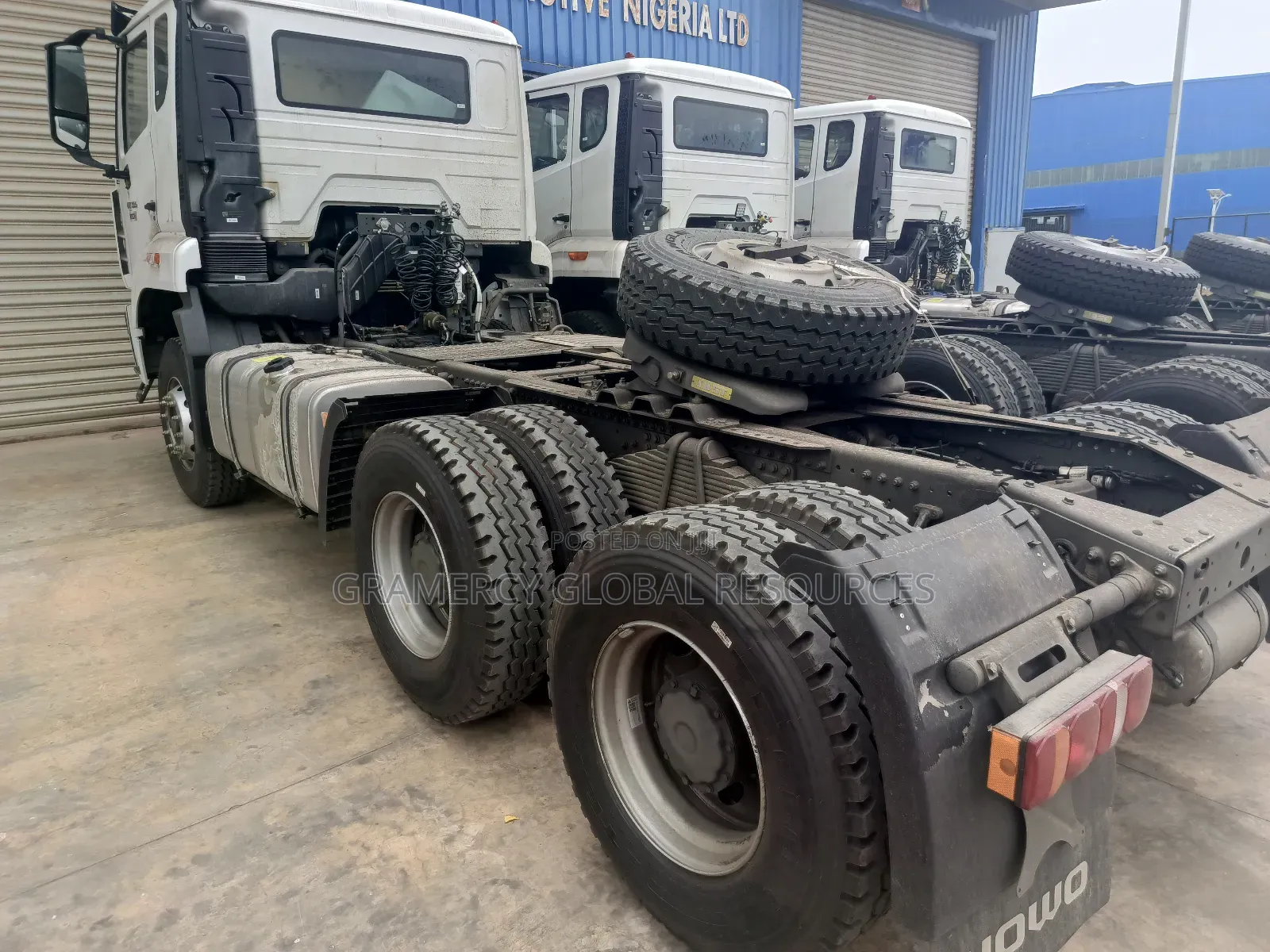 Brand New Howo 380hp Trailer Tractor Head 10 Tyres for Sale