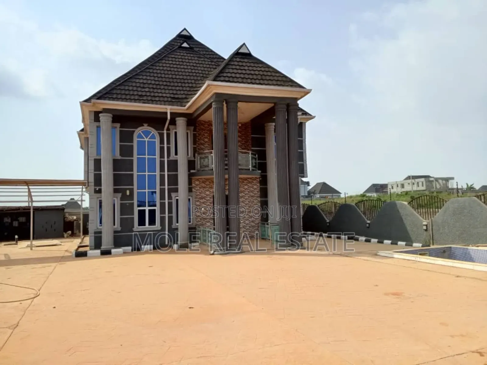 New 5 Bedroom Detatched Hiltop Estate Ikola Command