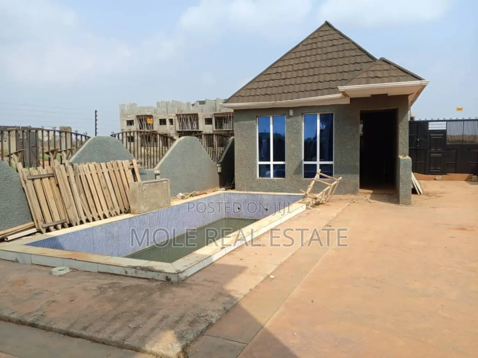 New 5 Bedroom Detatched Hiltop Estate Ikola Command